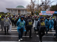 Over 100 members of the Cargo Truckers' Solidarity Division under the Korean Confederation of Trade Unions Public Transport Workers' Union l...