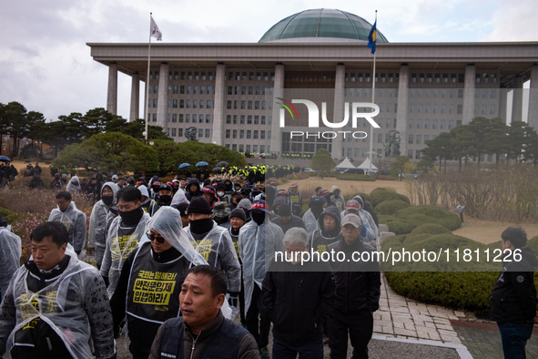 Over 100 members of the Cargo Truckers' Solidarity Division under the Korean Confederation of Trade Unions Public Transport Workers' Union l...