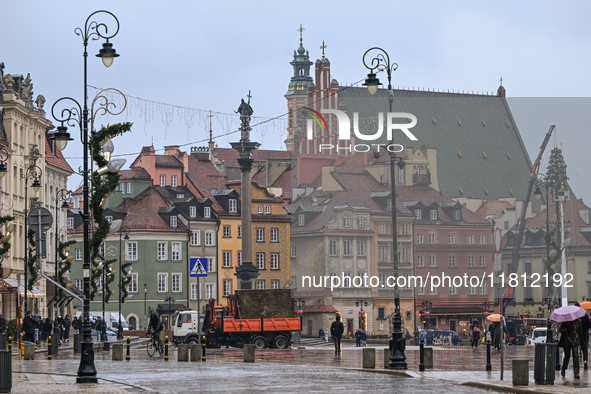 WARSAW, POLAND - NOVEMBER 19:   
Christmas decorations being set up in the streets of central Warsaw in preparation for the holiday season,...