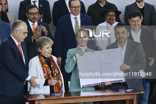 (L-R) Julio Berdegue, Secretary of Agriculture and Rural Development, Alicia Barcena, Claudia Sheinbaum, President of Mexico, Secretary of t...