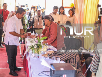 People participate in the simultaneous regional election at a polling station in Semarang, Central Java Province, on November 27, 2024. Indo...