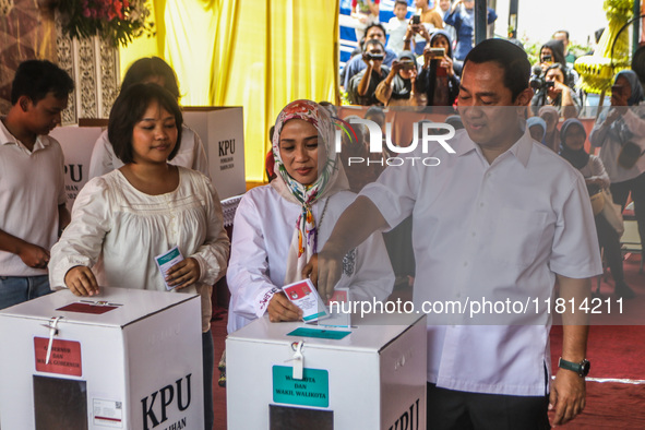 People participate in the simultaneous regional election at a polling station in Semarang, Central Java Province, on November 27, 2024. Indo...