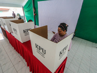 Inmates participate in the simultaneous regional election at a polling station in a prison in Semarang, Central Java Province, on November 2...