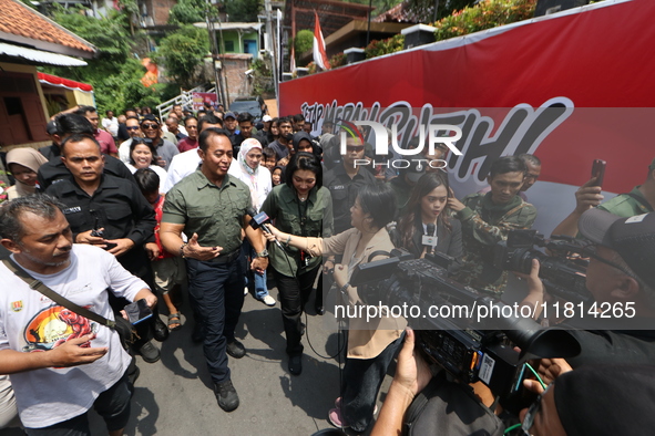 Central Java Province's gubernatorial candidate and former TNI Commander General Andika Perkasa shows the ballot papers while voting at a si...