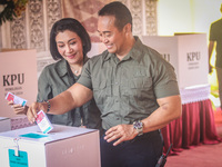 Central Java Province's gubernatorial candidate and former TNI Commander General Andika Perkasa shows the ballot papers while voting at a si...