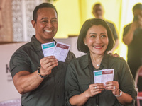 Central Java Province's gubernatorial candidate and former TNI Commander General Andika Perkasa shows the ballot papers while voting at a si...