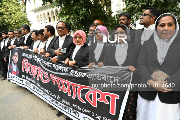 Lawyers of the Supreme Court stage a protest demanding the arrest of those involved in the brutal killing of Advocate Saiful Islam Alif in C...