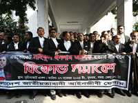 Lawyers Of The Supreme Court Stage A Protest Demanded The Arrest Of Those Involved In The Brutal Killing Of Advocate Saiful Islam Alif In Ch...