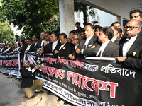 Lawyers Of The Supreme Court Stage A Protest Demanded The Arrest Of Those Involved In The Brutal Killing Of Advocate Saiful Islam Alif In Ch...