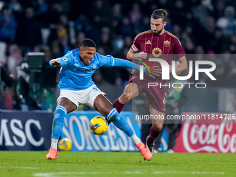 Michael Folorunsho of SSC Napoli and Bryan Cristante of AS Roma compete for the ball during the serie Serie A Enilive match between SSC Napo...