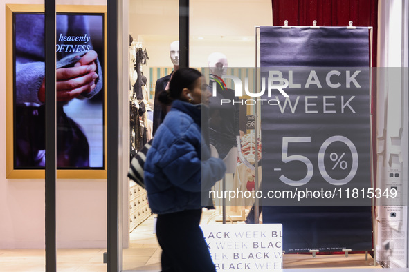 Black Week banner is seen in a shop window in Warsaw, Poland on N ovember 26th, 2024. 