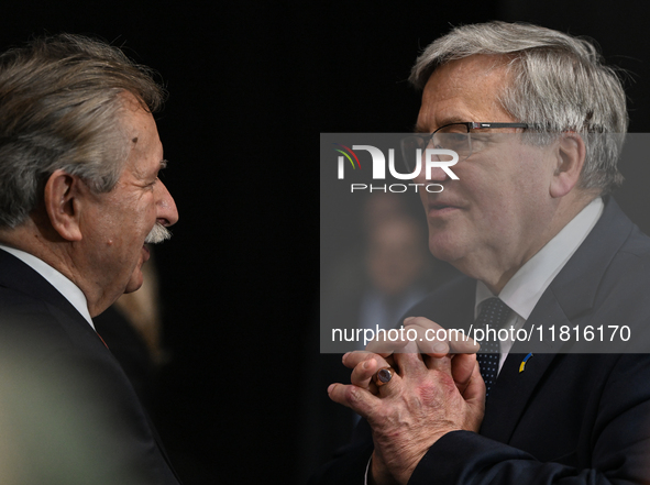 KRAKOW, POLAND - NOVEMBER 27:   
Bronislaw Komorowski (R), former President of Poland, chats with retired Polish Army Major General Leon Kom...