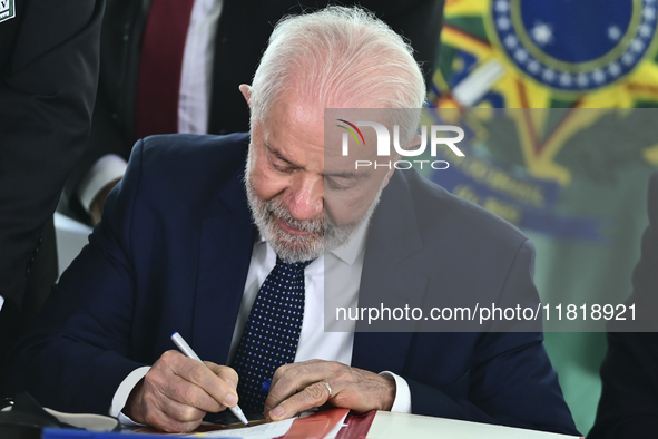 The President of Brazil, Luiz Inacio Lula da Silva, participates in the signing ceremony of an addendum for the Transnordestina railway work...