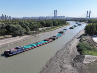 The low water period of the Xinhe River of the Qinhuai River causes multiple ships to be stranded as the water level of the Yangtze River de...