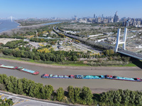 The low water period of the Xinhe River of the Qinhuai River causes multiple ships to be stranded as the water level of the Yangtze River de...