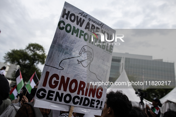 Indonesian people shout slogans and hold placards during a pro-Palestinian demonstration in front of the US Embassy in Jakarta, Indonesia, o...