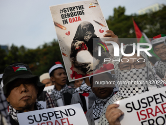 Indonesian people shout slogans and hold placards during a pro-Palestinian demonstration in front of the US Embassy in Jakarta, Indonesia, o...