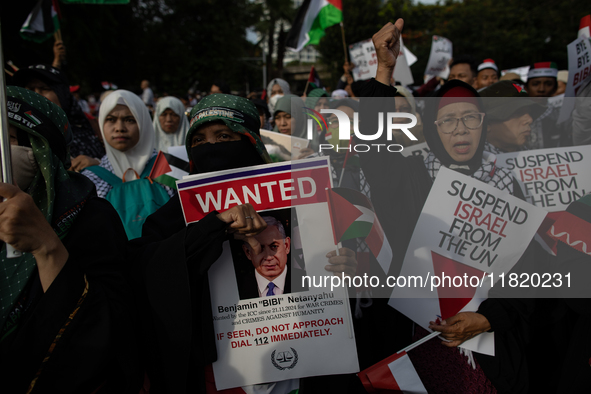 Indonesian people shout slogans and hold placards during a pro-Palestinian demonstration in front of the US Embassy in Jakarta, Indonesia, o...