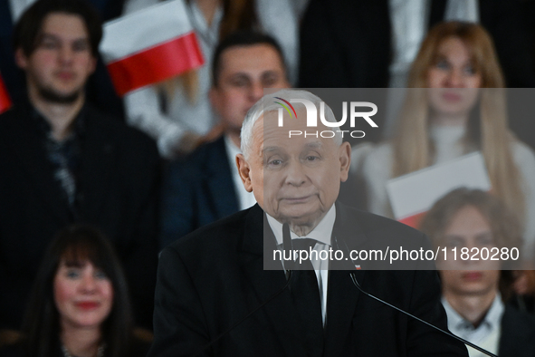 KRAKOW, POLAND - NOVEMBER 24:
Jaroslaw Kaczynski (Center), leader of the opposition Law and Justice party, addresses the crowd during the no...