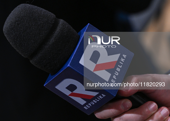 KRAKOW, POLAND - NOVEMBER 24:
A TV Republika microphone held by a TV reporter outside the venue where Karol Nawrocki was officially introduc...