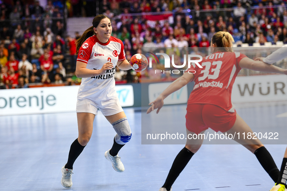 GEDIK Beyza is in action during the Women's EHF EURO 2024, Hungary vs. Turkey, at Fonix Arena in Debrecen, Hungary, on November 28, 2024 