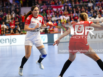 GEDIK Beyza is in action during the Women's EHF EURO 2024, Hungary vs. Turkey, at Fonix Arena in Debrecen, Hungary, on November 28, 2024 (