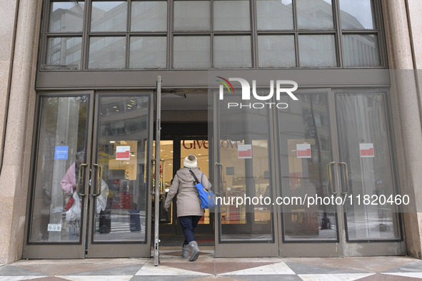 People in the United States shop for good products during the Black Friday deals in Washington, DC, USA, on November 29, 2024, at Macy's mal...