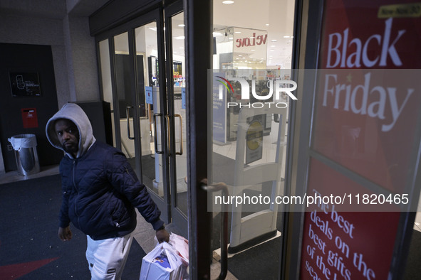 People in the United States shop for good products during the Black Friday deals in Washington, DC, USA, on November 29, 2024, at Macy's mal...