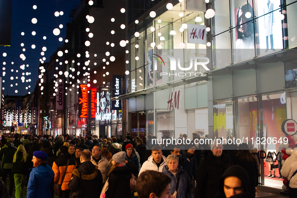 A general view shows a crowd of shoppers at the city center of Cologne, Germany, on November 29, 2024, during the Black Friday Sale. 