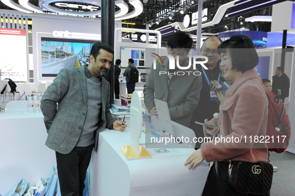 Visitors experience the 2024 Quantum Technology and Industry Conference in Hefei, China, on November 30, 2024. 