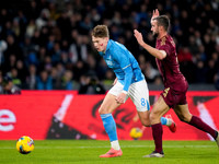 Scott McTominay of SSC Napoli and Bryan Cristante of AS Roma compete for the ball during the serie Serie A Enilive match between SSC Napoli...