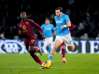 Khvicha Kvaratskhelia of SSC Napoli and Manu Kone' of AS Roma compete for the ball during the serie Serie A Enilive match between SSC Napoli...