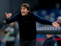 Antonio Conte Head Coach of SSC Napoli yells during the serie Serie A Enilive match between SSC Napoli and AS Roma at Stadio Diego Armando M...