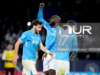 Romelu Lukaku of SSC Napoli celebrates after scoring first goal during the serie Serie A Enilive match between SSC Napoli and AS Roma at Sta...