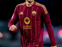 Mats Hummels of AS Roma looks on during the serie Serie A Enilive match between SSC Napoli and AS Roma at Stadio Diego Armando Maradona on N...