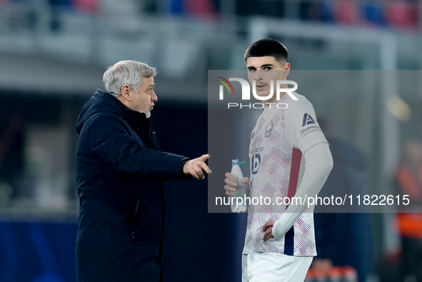 Bruno Genesio head coach of Losc Lille gives instructions to Matias Fernandez-Pardo of LOSC Lille during the UEFA Champions League 2024/25 L...