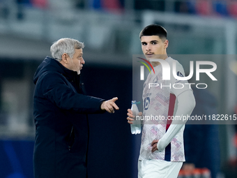 Bruno Genesio head coach of Losc Lille gives instructions to Matias Fernandez-Pardo of LOSC Lille during the UEFA Champions League 2024/25 L...