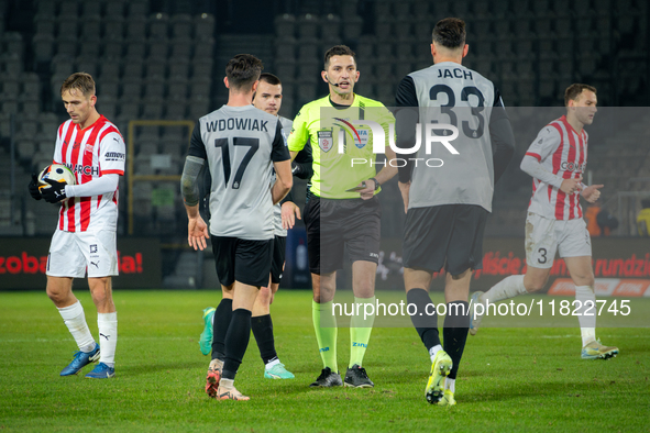 Referee Damian Kos officiates the game between KS Cracovia and Zaglebie Lubin in Krakow, Poland, on November 29, 2024. This is a PKO BP Ekst...