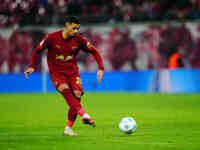 Benjamin Henrichs of RB Leipzig  controls the ball during the Bundesliga match between RB Leipzig and VfL Wolfsburg at Red Bull Arena, Leipz...