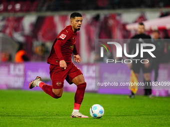 Benjamin Henrichs of RB Leipzig  controls the ball during the Bundesliga match between RB Leipzig and VfL Wolfsburg at Red Bull Arena, Leipz...