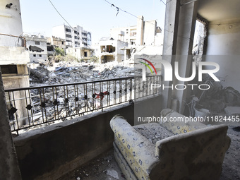 Following the ceasefire agreement between Israel and Lebanon, residents of the southern Lebanese city of Nabatieh return to their homes on N...