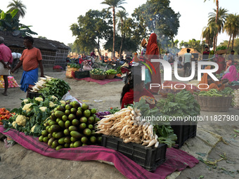 A general view of a temporary open-air vegetable market in Samastipur, Bihar, India on november 29, 2024.(