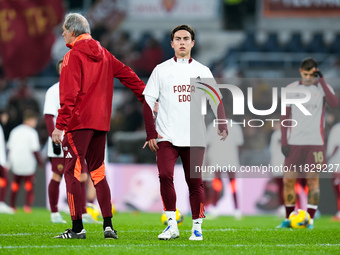 Paulo Dybala of AS Roma wears a shirt in support of Edoardo Bove of ACF Fiorentina during the Serie A Enilive match between AS Roma and Atal...