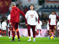 Paulo Dybala of AS Roma wears a shirt in support of Edoardo Bove of ACF Fiorentina during the Serie A Enilive match between AS Roma and Atal...