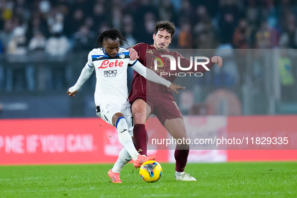 Mats Hummels of AS Roma and Ademola Lookman of Atalanta BC compete for the ball during the Serie A Enilive match between AS Roma and Atalant...