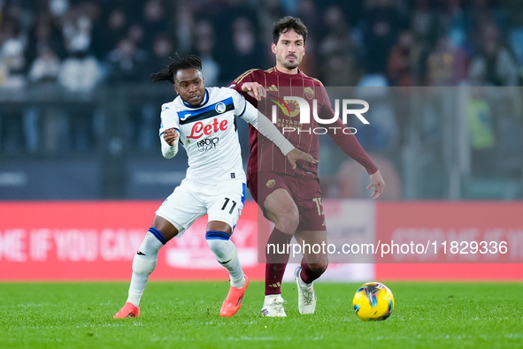 Mats Hummels of AS Roma and Ademola Lookman of Atalanta BC compete for the ball during the Serie A Enilive match between AS Roma and Atalant...