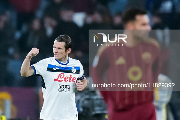 Marten de Roon of Atalanta BC celebrates after scoring first goal during the Serie A Enilive match between AS Roma and Atalanta BC at Stadio...