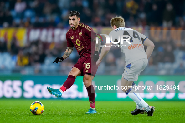 Leandro Paredes of AS Roma and Marco Brescianini of Atalanta BC compete for the ball during the Serie A Enilive match between AS Roma and At...