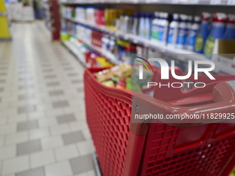 A detailed view of a shopping cart in the aisle of a modern supermarket in Barletta, Italy, on December 1, 2024.   (