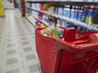 A detailed view of a shopping cart in the aisle of a modern supermarket in Barletta, Italy, on December 1, 2024.   (